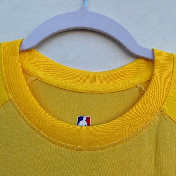 NBA Team logo T- Shirt Los Angeles Lakers Basketball Mens Size M Yellow - Picture 5 of 13